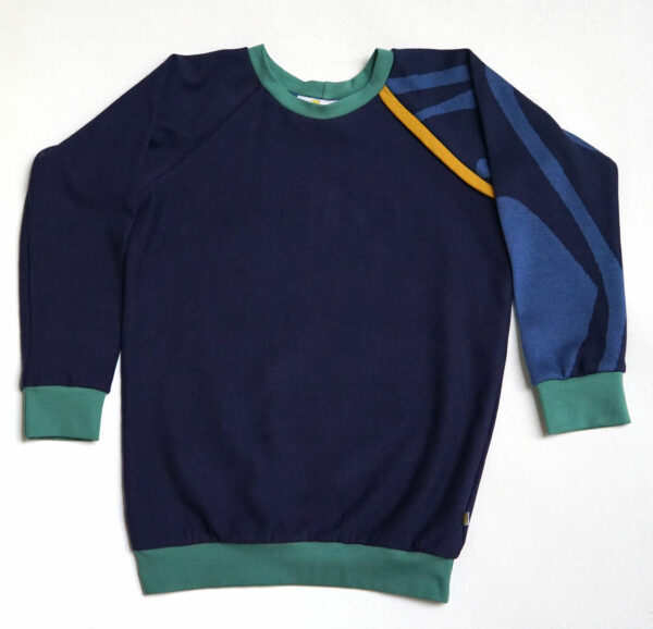 Sweatshirt für Kinder mit Jacquard Ärmel in blau